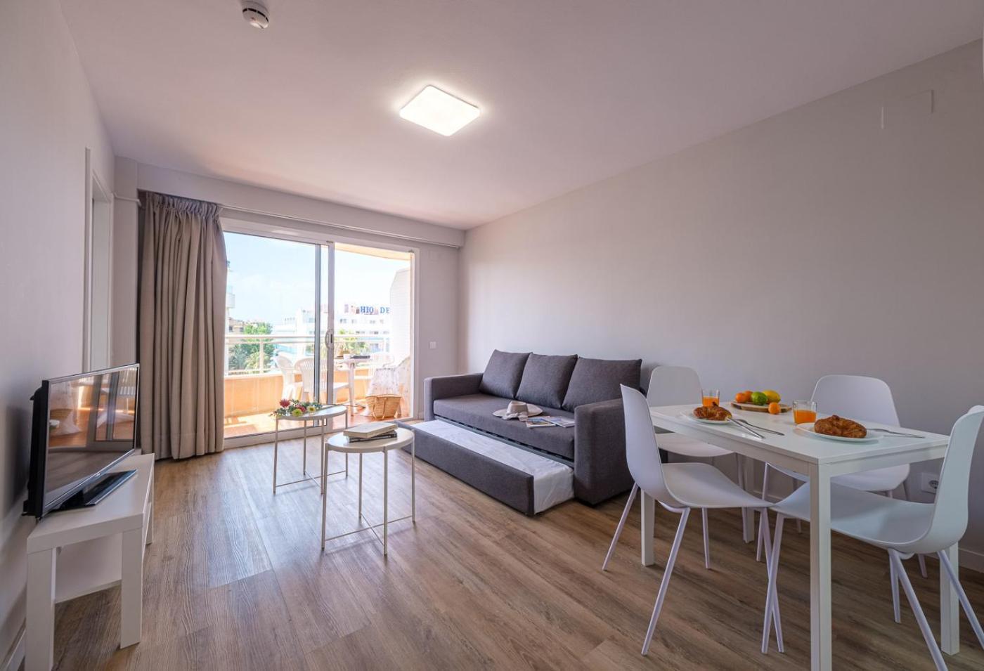 Aparthotel California Salou Esterno foto